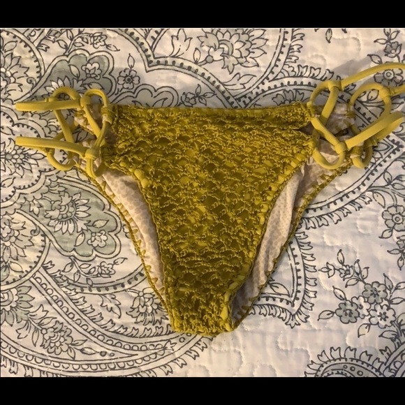 Acacia - Picture 1 of 2